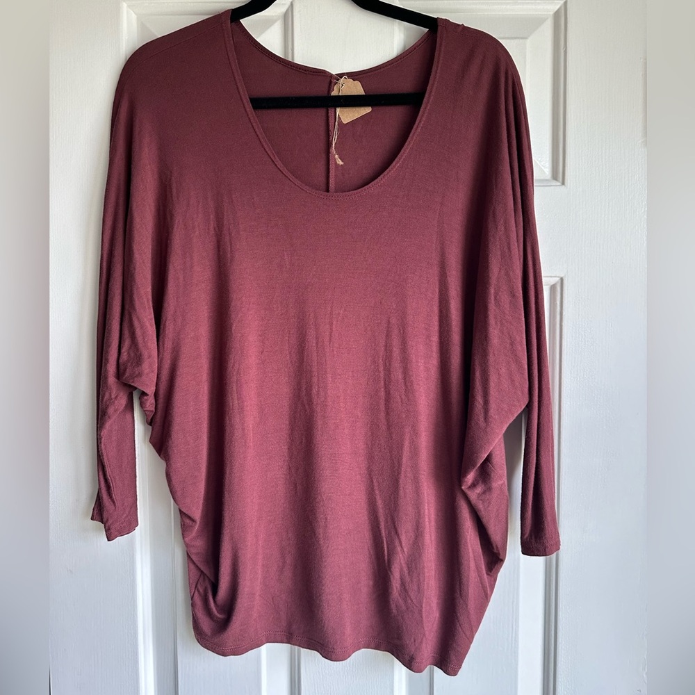 UNBRANDED three quarter length tee